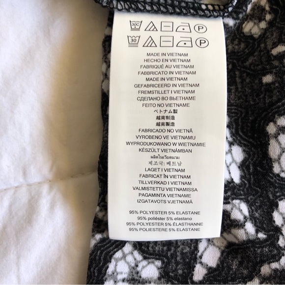 MICHAEL KORS NWT l/s lace pattern dress. Size Sm. - Picture 10 of 10